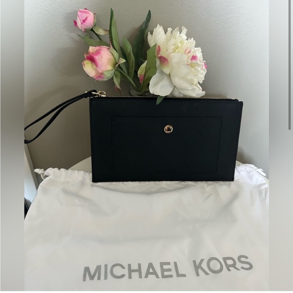 Michael Kors Saffiano leather clutch - Picture 2 of 9